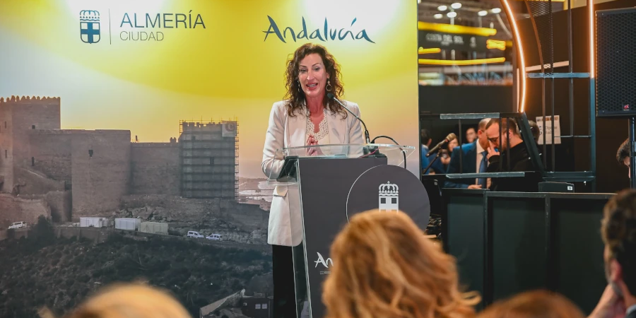 Almería invita a respirar, sentir y vivir con su nueva campaña turística presentada en FITUR 2025